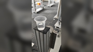 La puerta rápida con motor sin escobillas garantiza un acceso rápido sin atrapar personas.